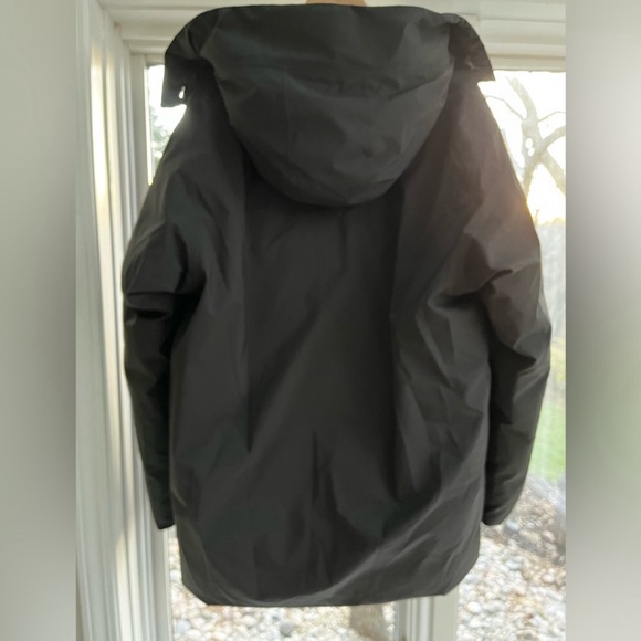 Patagonia men's Frozen Range Parka - Picture 3 of 5